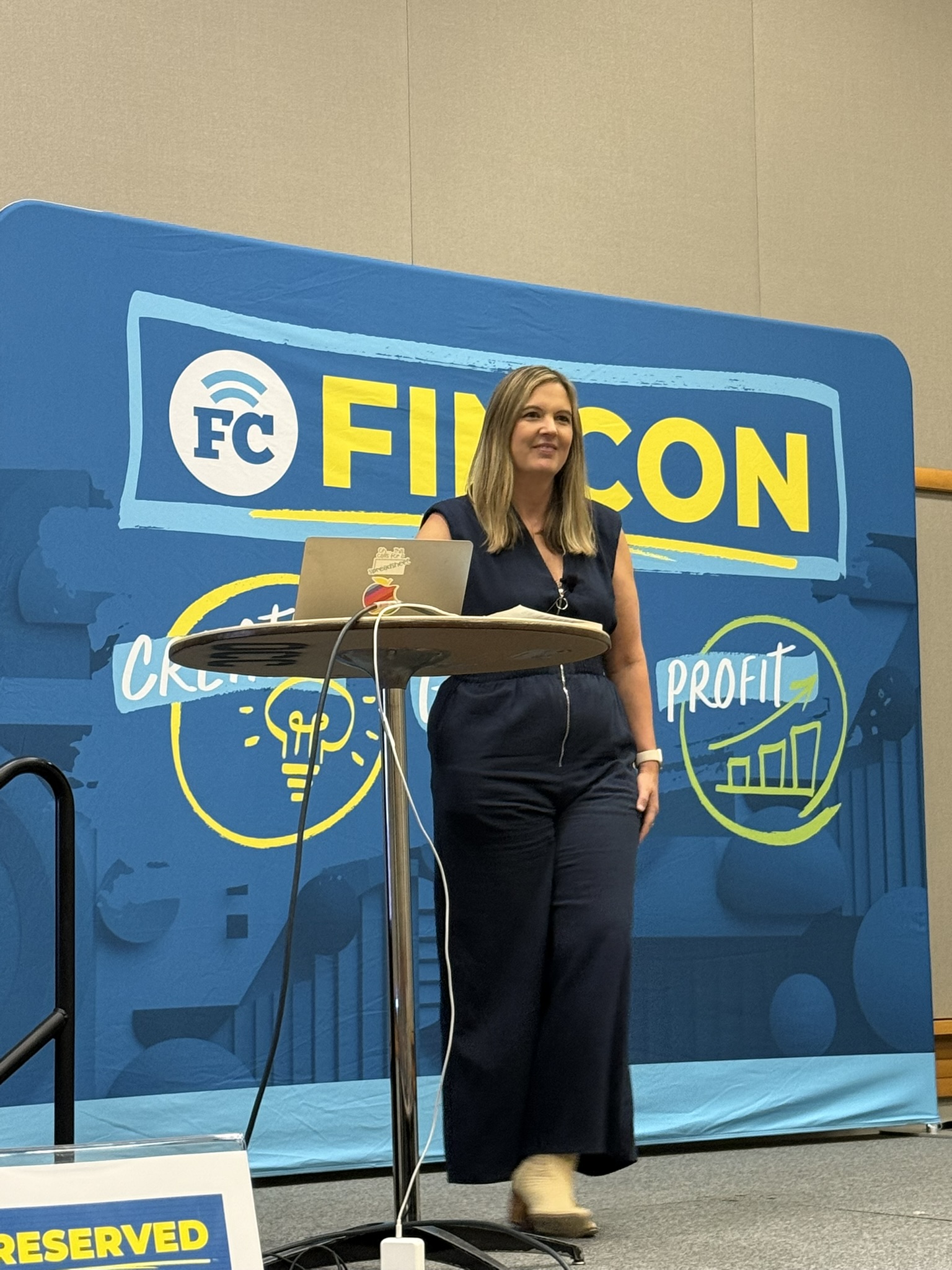 Jamie Trull speaking at FinCon conference about small business finances and profit strategy